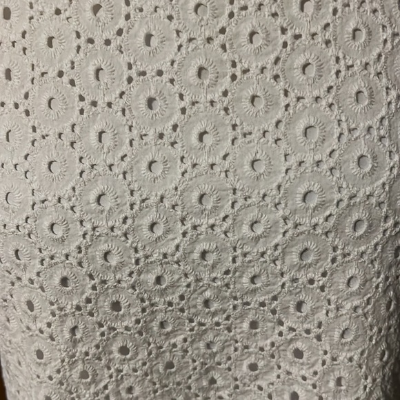 Size 10 white crochet dress with pockets &large keyhole in the back - Picture 2 of 4